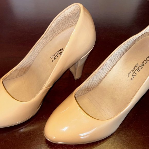 PICCADILLY MEDIUM HEEL PATENT BEIGE - Size 6 US (37 EUR) - Picture 5 of 6